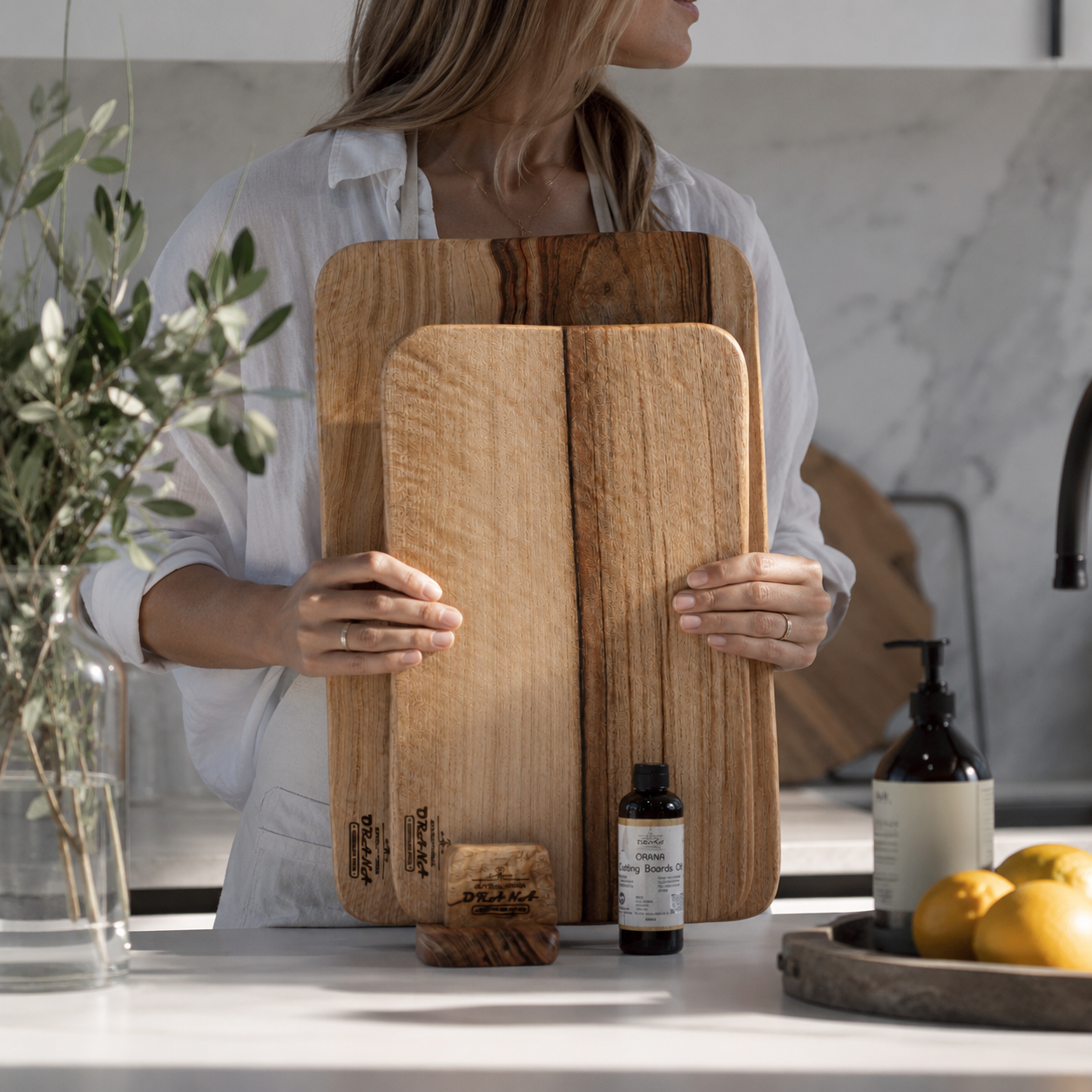 [Classic Stand] Orana Wavy Camphor Laurel Single Piece Cutting Board Set – 2 Boards with Stands & Mineral Oil (40x23cm, 46x28cm)