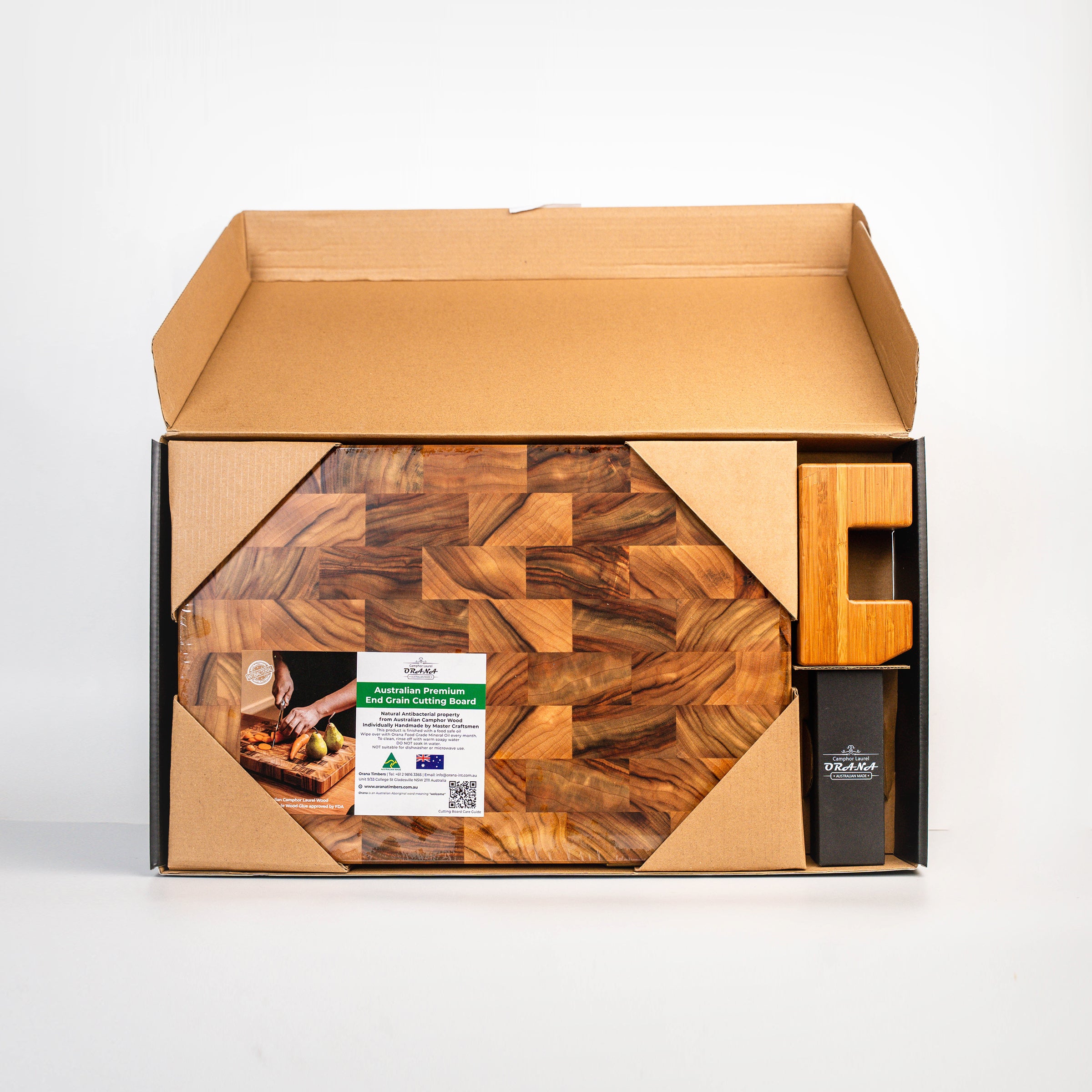 ORANA Signature End Grain M Gift Set – Australian Premium Camphor Laurel Cutting Board 38 × 25 cm with Stand, 100ml Mineral Oil & Gift Box