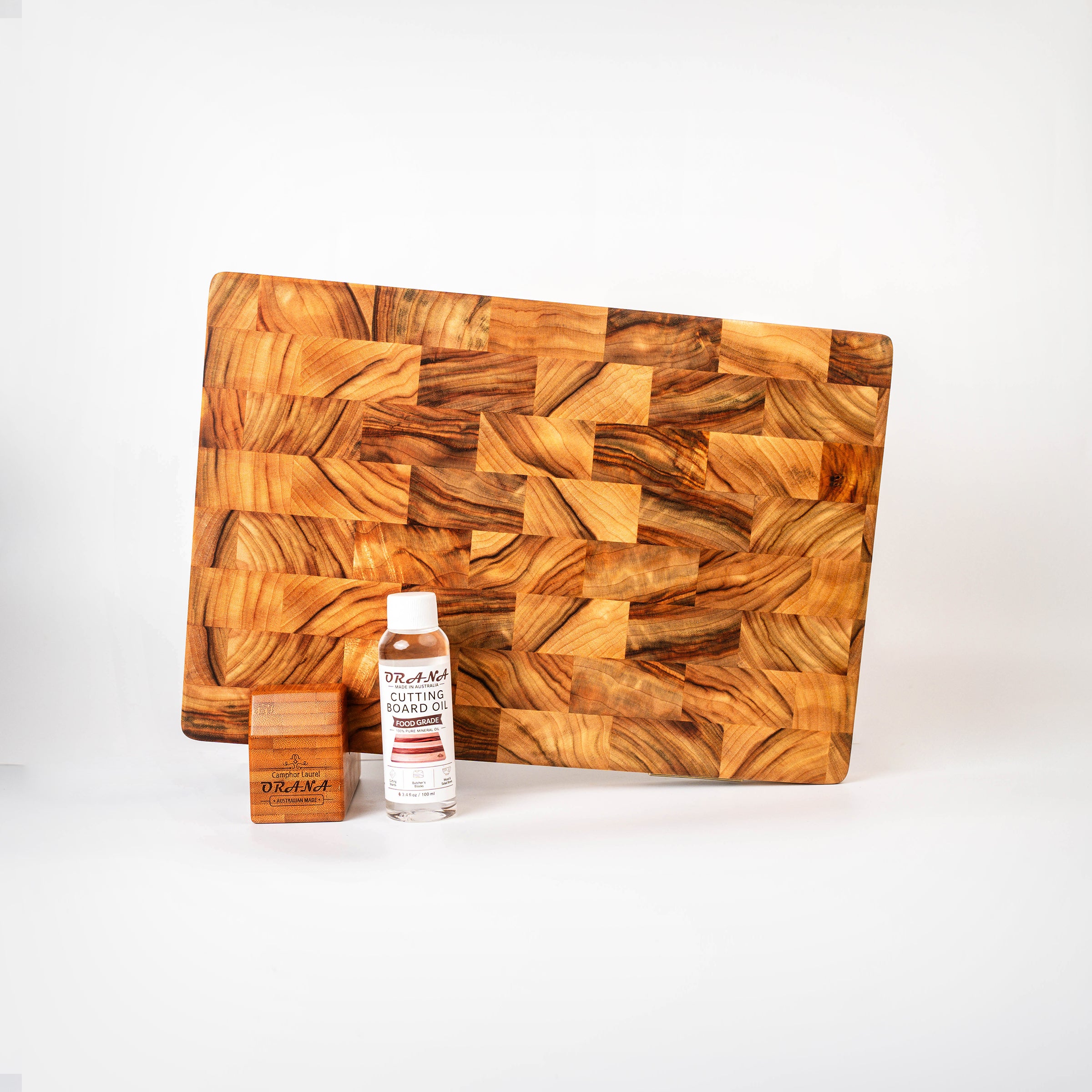 ORANA Signature End Grain M Gift Set – Australian Premium Camphor Laurel Cutting Board 38 × 25 cm with Stand, 100ml Mineral Oil & Gift Box