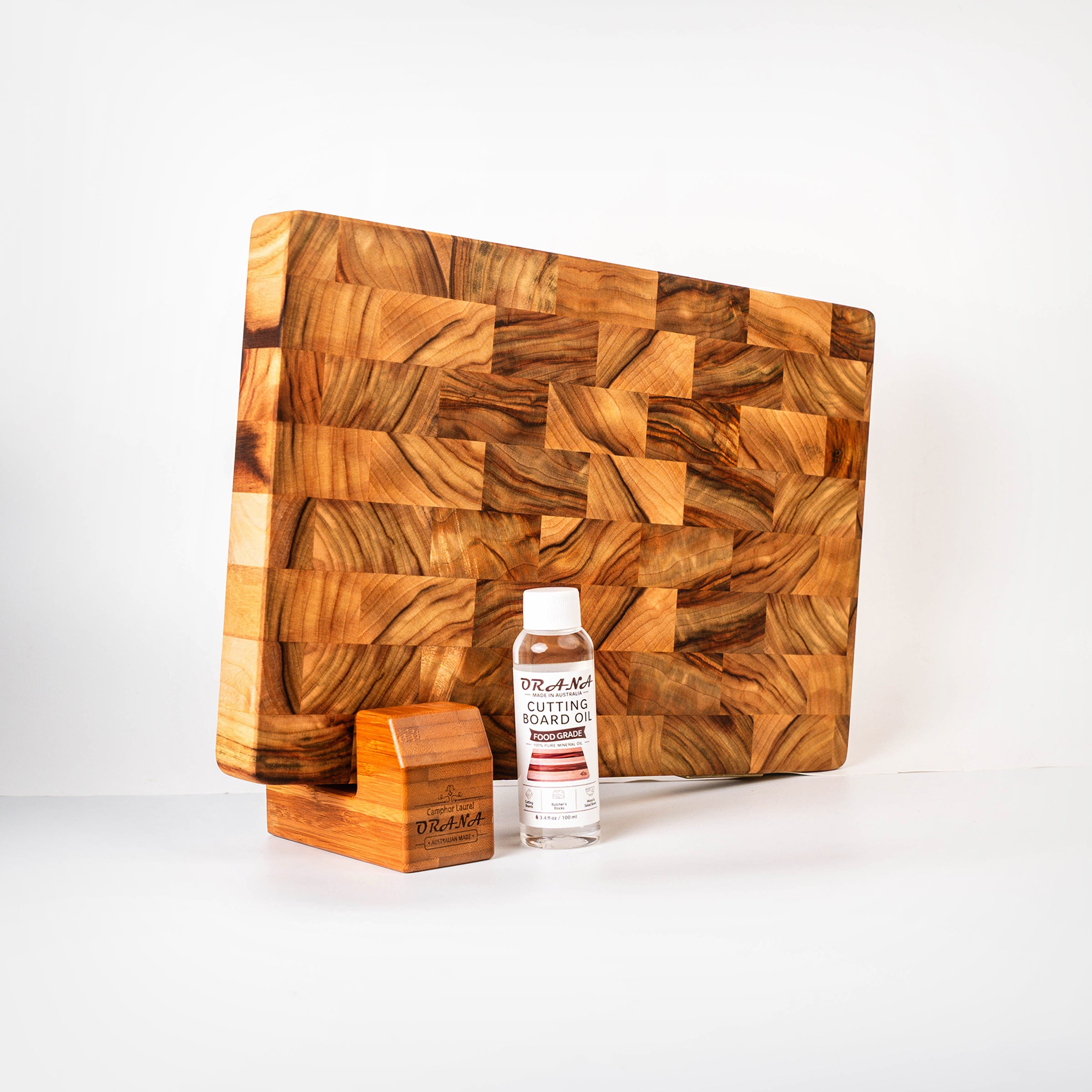 ORANA Signature End Grain M Gift Set – Australian Premium Camphor Laurel Cutting Board 38 × 25 cm with Stand, 100ml Mineral Oil & Gift Box