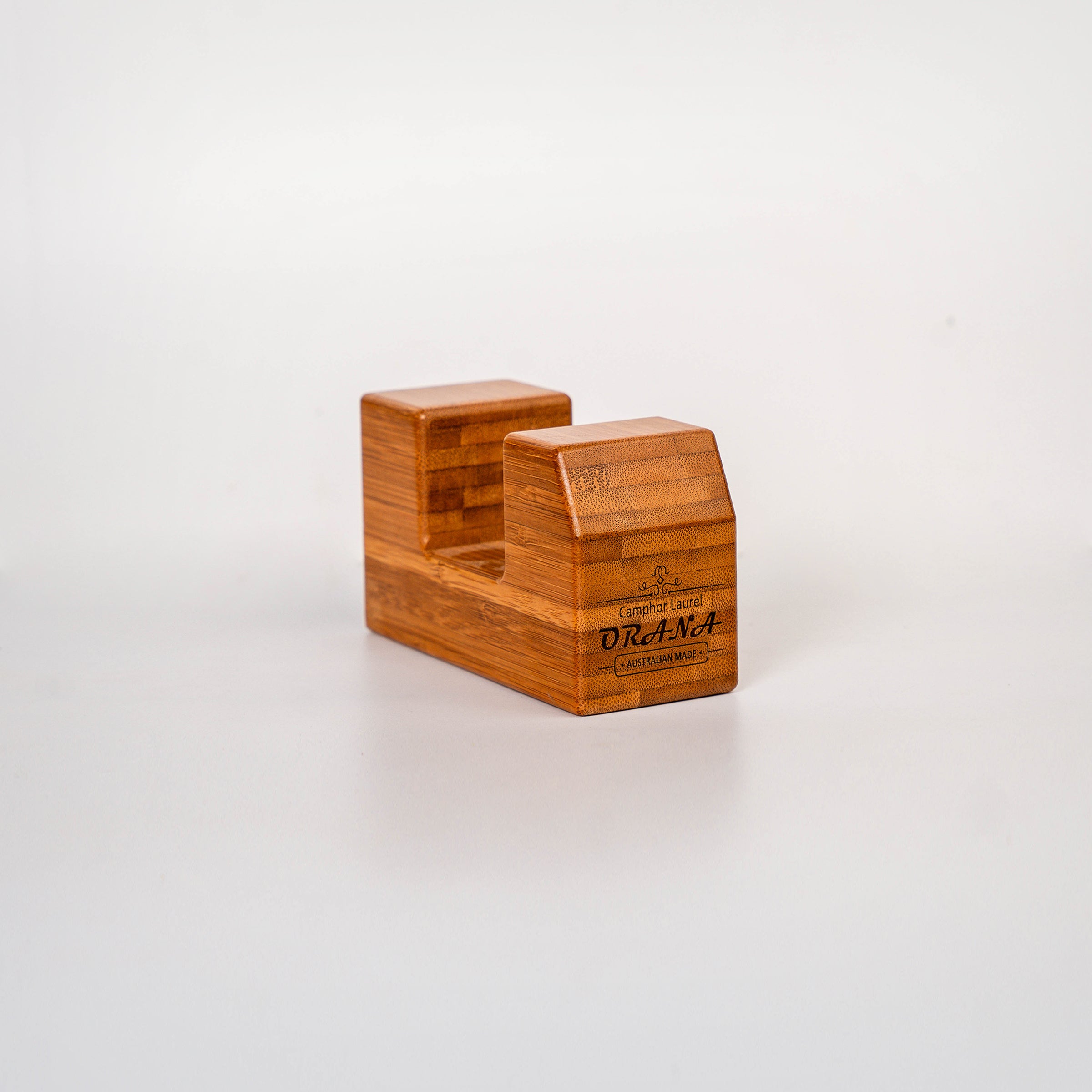 ORANA Signature End Grain L Gift Set – Australian Premium Camphor Laurel Cutting Board 44 × 30 cm with Stand, 100ml Mineral Oil & Gift Box